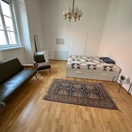 Central Plaza Great Apartment 4 Bedroom 3 Bathroom Bruckneudorf Dış mekan fotoğraf
