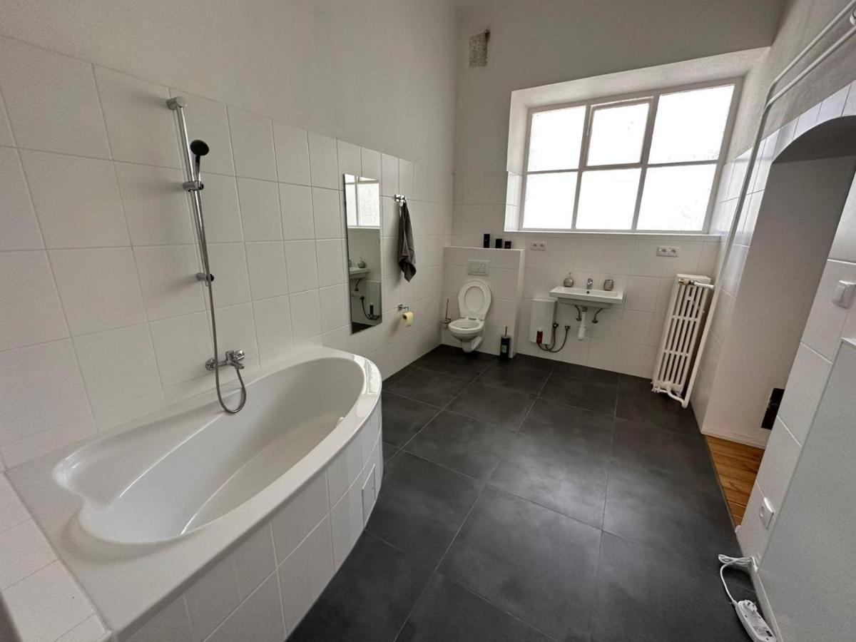 Central Plaza Great Apartment 4 Bedroom 3 Bathroom Bruckneudorf Dış mekan fotoğraf
