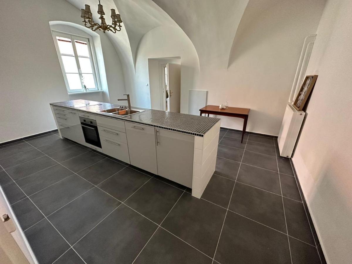 Central Plaza Great Apartment 4 Bedroom 3 Bathroom Bruckneudorf Dış mekan fotoğraf